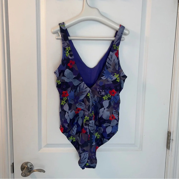 Athleta Women's Twilight Tropic V-Neck One Piece Swimsuit /Multicolor  size M - Picture 3 of 6